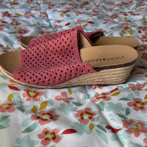Lucky Brand Women's Pink/ Coral Espadrille Wedges - Picture 5 of 11